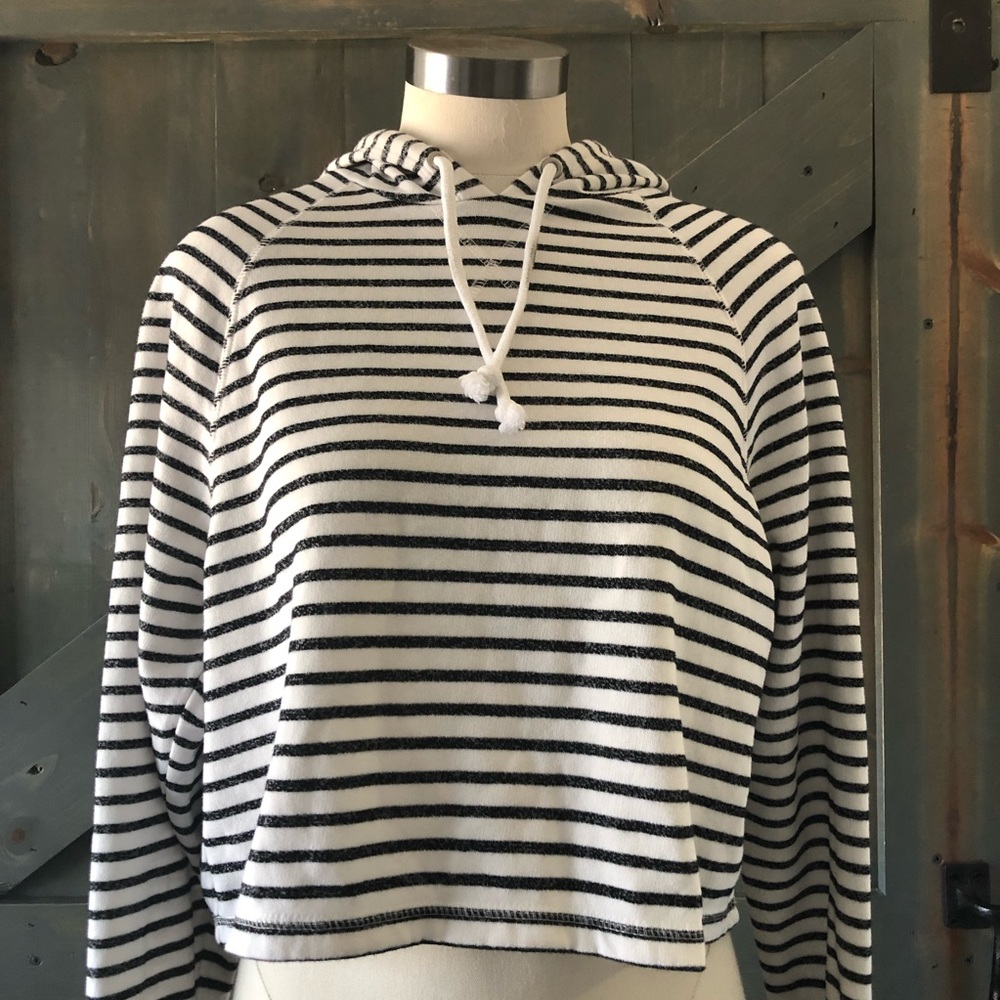 Divided Crop Pull Over Jacket Size Small - image 2